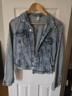 Light Wash Denim Jacket - Stylish Casual Jacket in Light Blue
